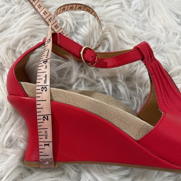 EARTHIES ARTSY Ankle Strap Wedge Sandals Heels Womens
10 Ruby Red VERIA LEATHER - Picture 13 of 15